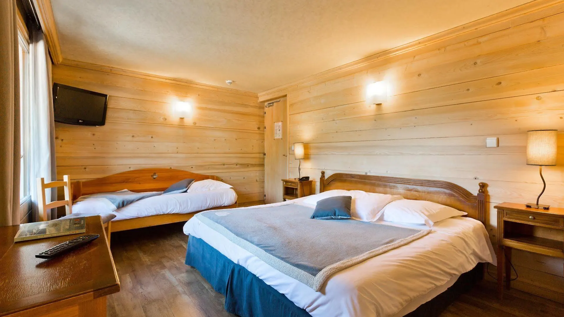 **  Hotel La Montagne Clusaz Francja